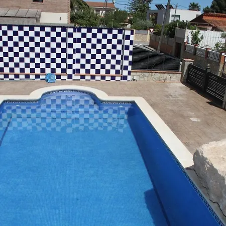Con Piscina Privada En Zona Tranquila De *